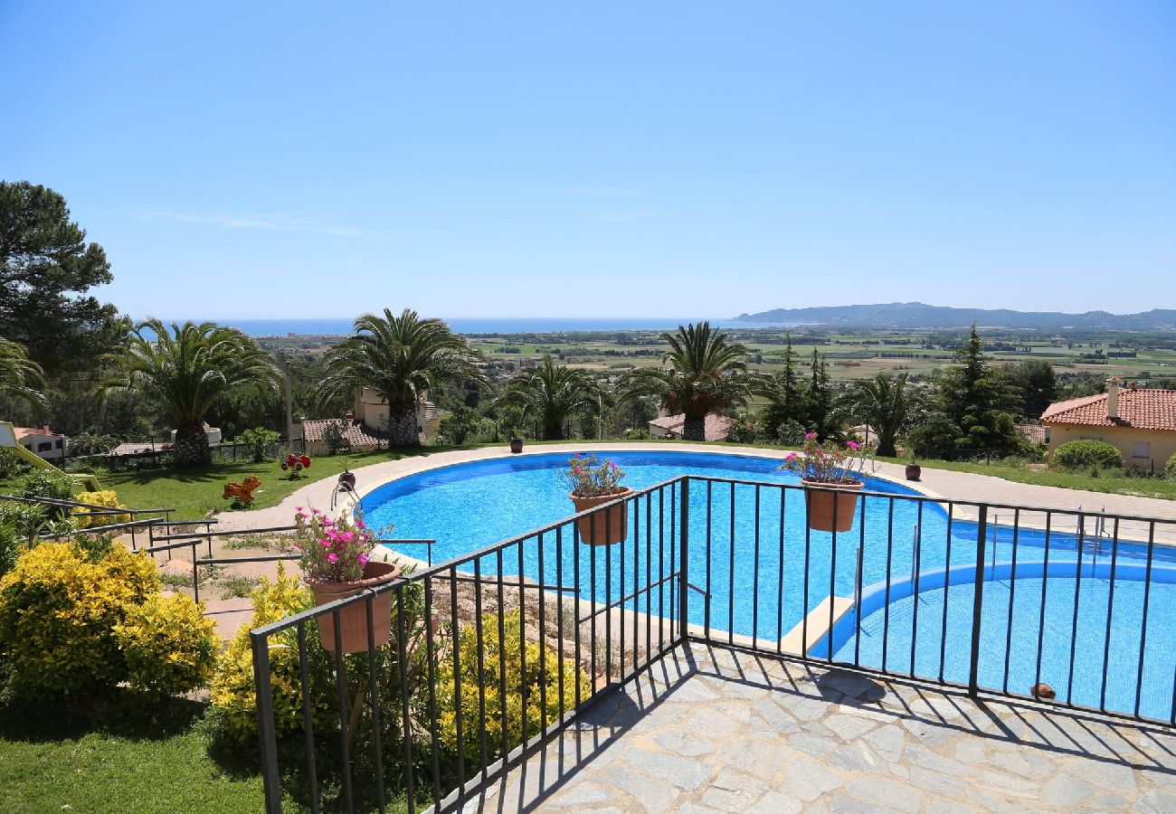Terraced House in Estartit - TV 165