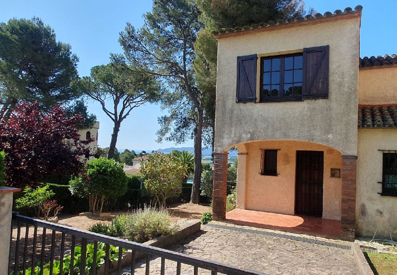 Terraced House in Estartit - TV 165