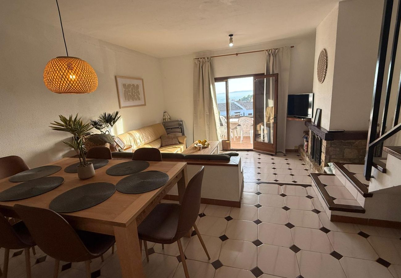 Casa adossada en Torroella de Montgri - MM88b